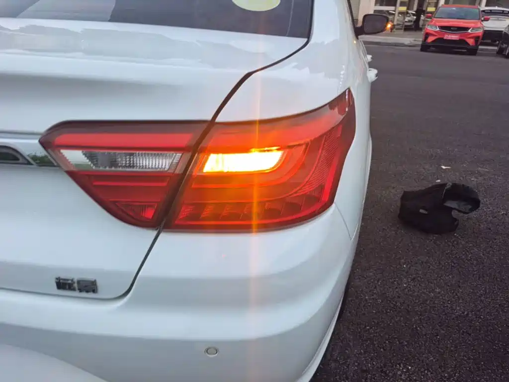 Geely Vision — миниатюра 8