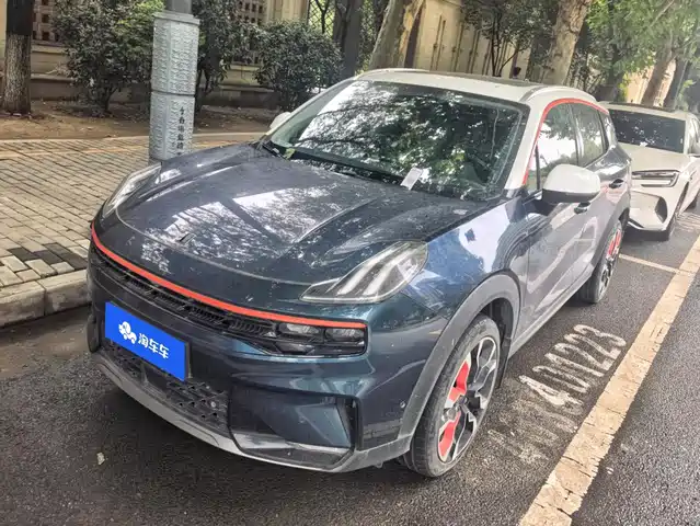 Lynk & Co 06