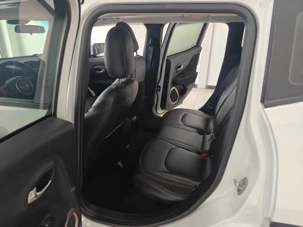 Jeep Renegade — миниатюра 9