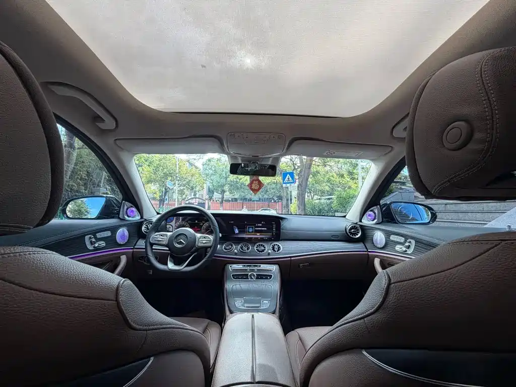 Mercedes-Benz E-Class — миниатюра 6
