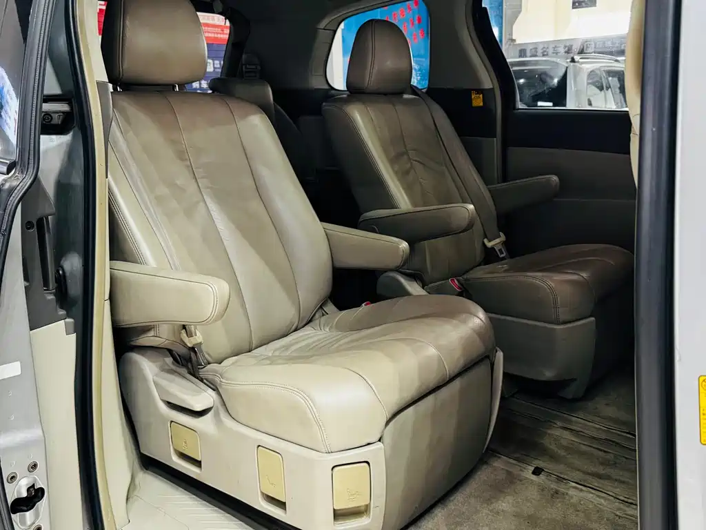 Toyota Previa — миниатюра 12