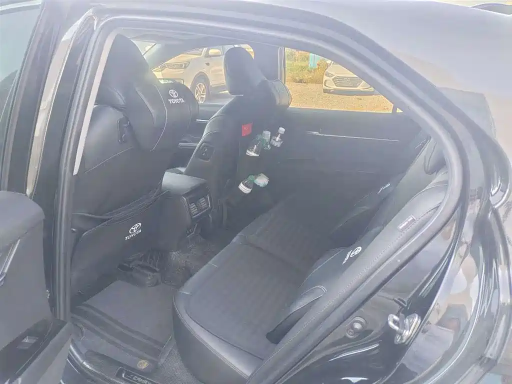 Toyota Camry — миниатюра 7