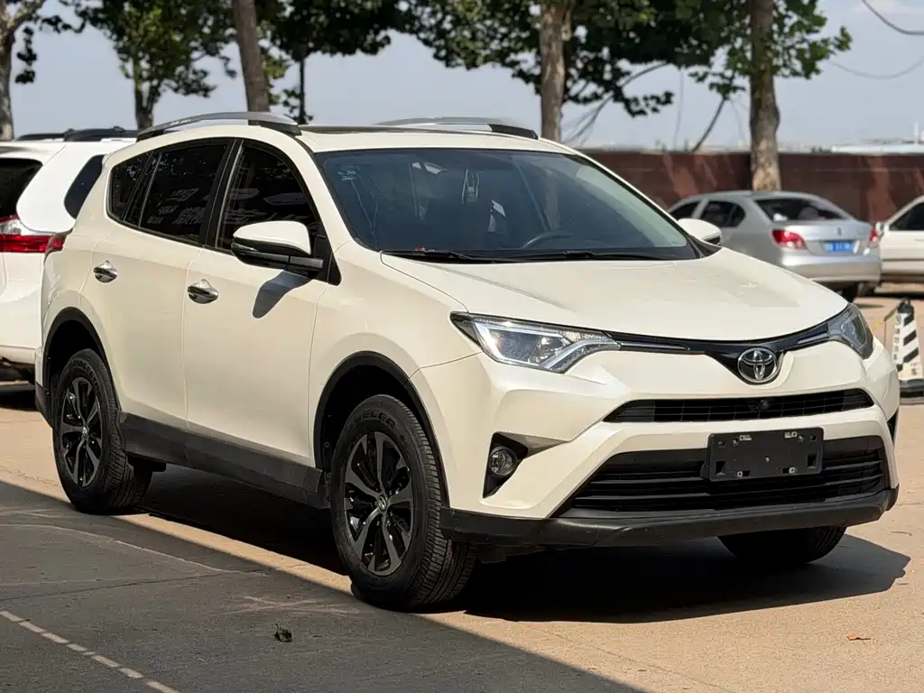 Toyota RAV4 — миниатюра 3