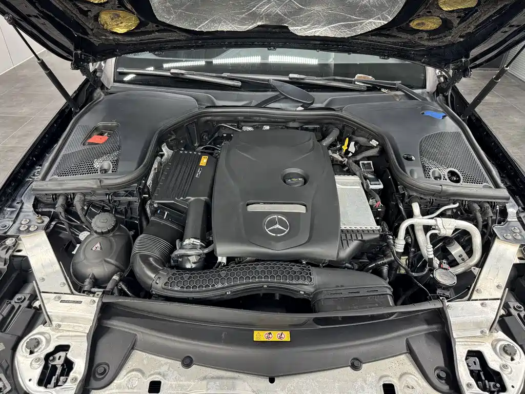 Mercedes-Benz E-Class — миниатюра 18