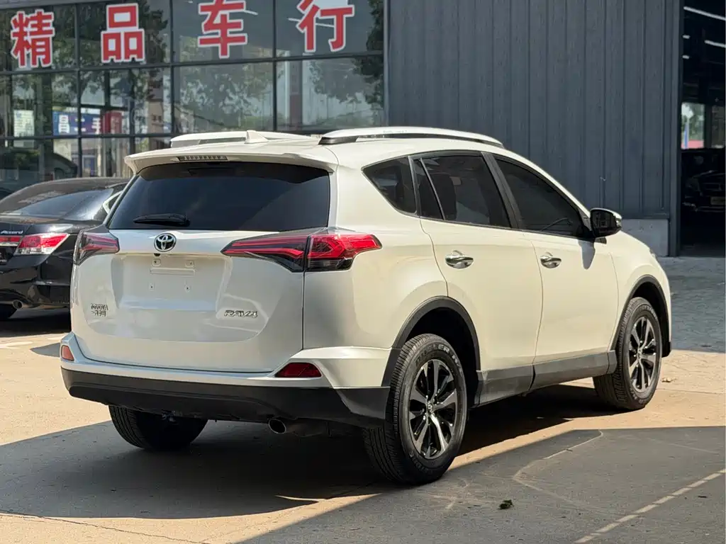 Toyota RAV4 — миниатюра 6