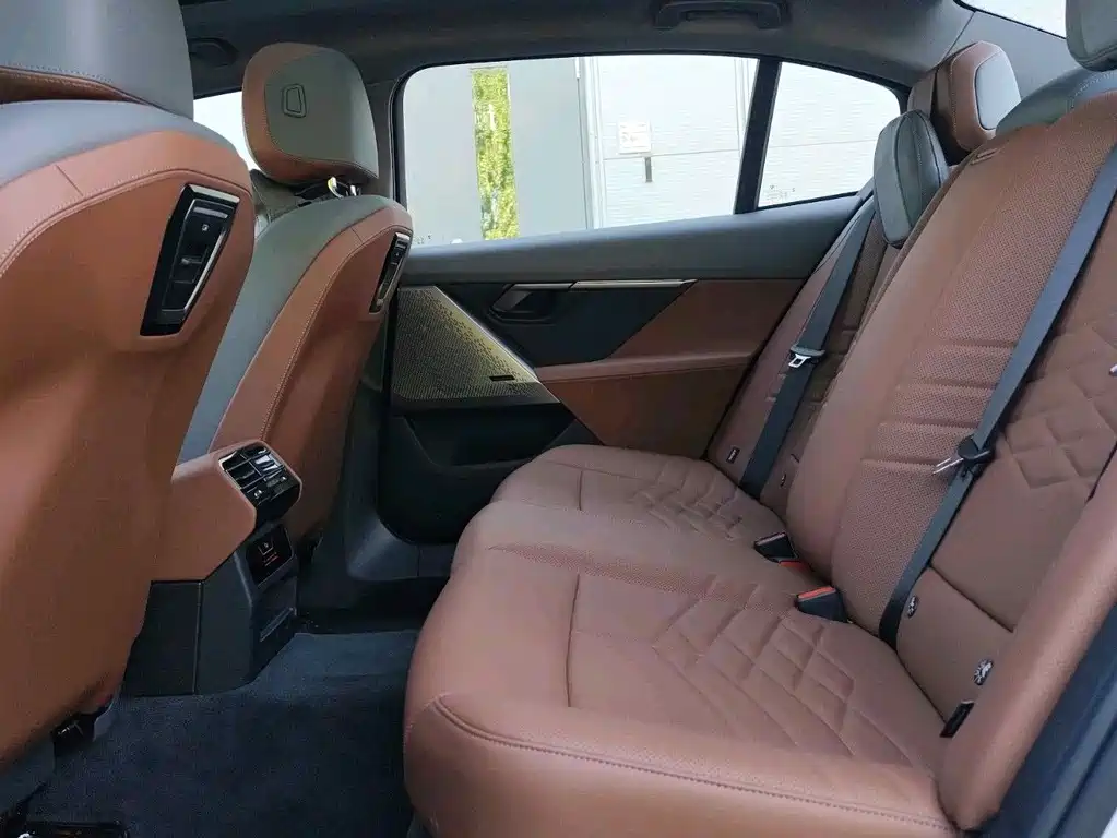 BMW i5 — миниатюра 11