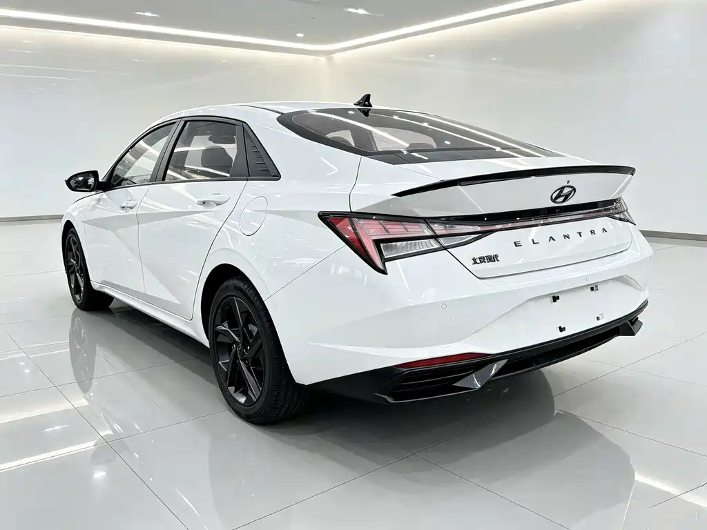 Hyundai Elantra — миниатюра 4