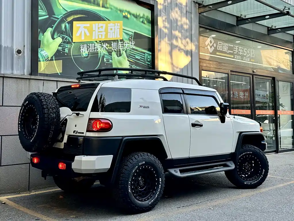 Toyota FJ Cruiser — миниатюра 12