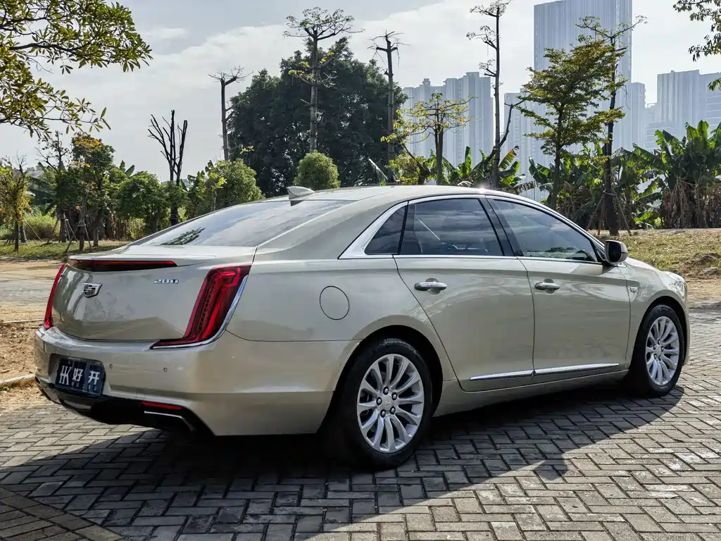 CADILLAC XTS