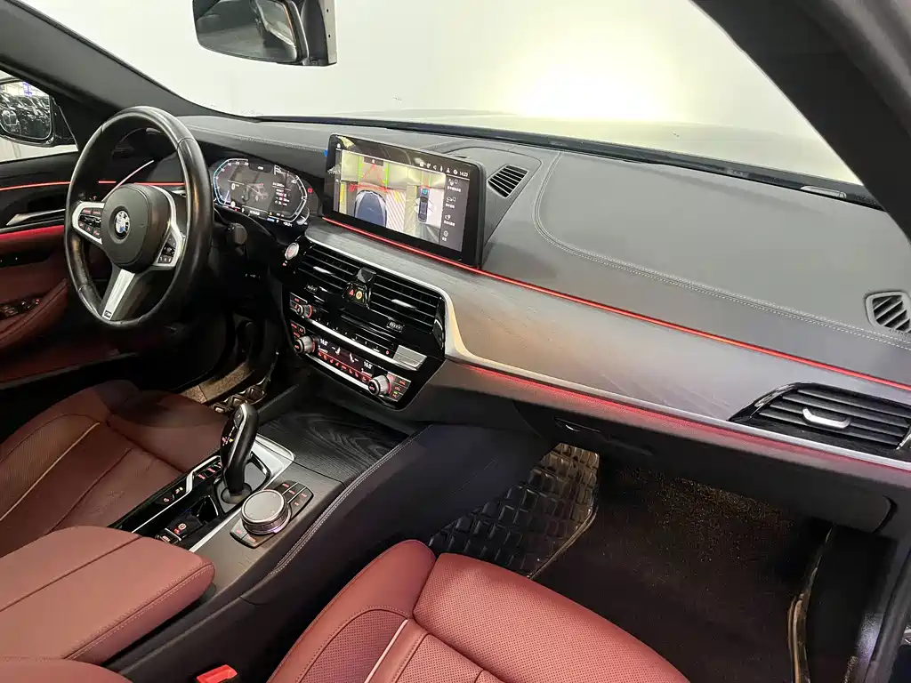 BMW 5 Series — миниатюра 8