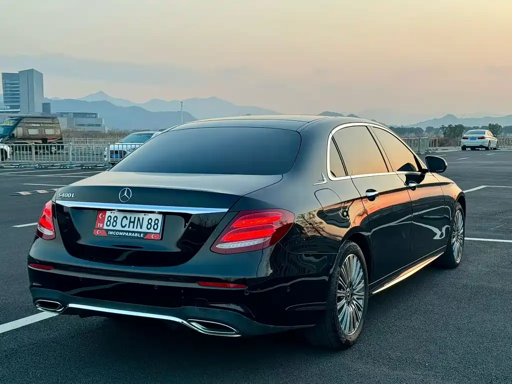 MERCEDES-BENZ E CLASS