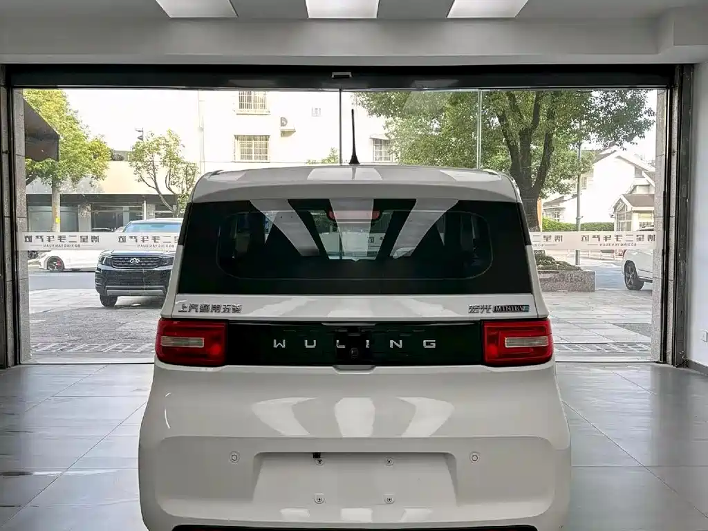 Wuling MINIEV — миниатюра 8
