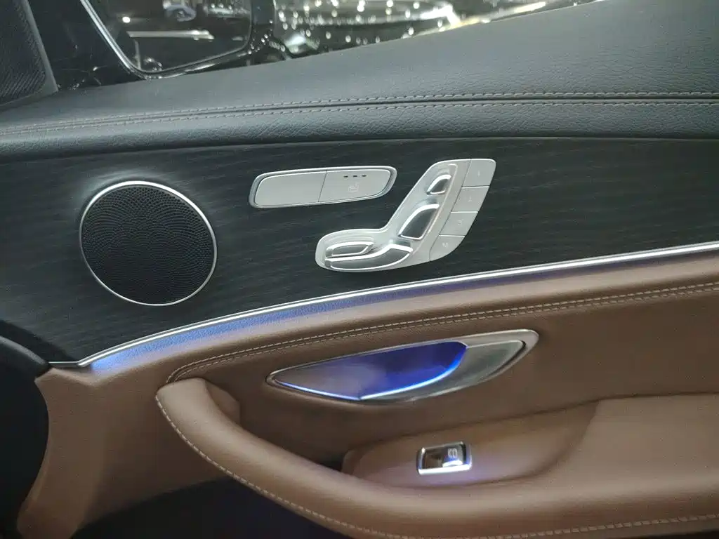 Mercedes-Benz E-Class — миниатюра 3
