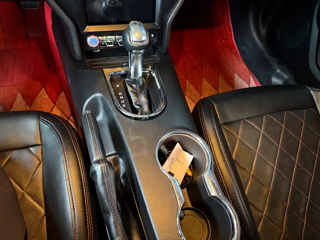 Ford Mustang — миниатюра 12