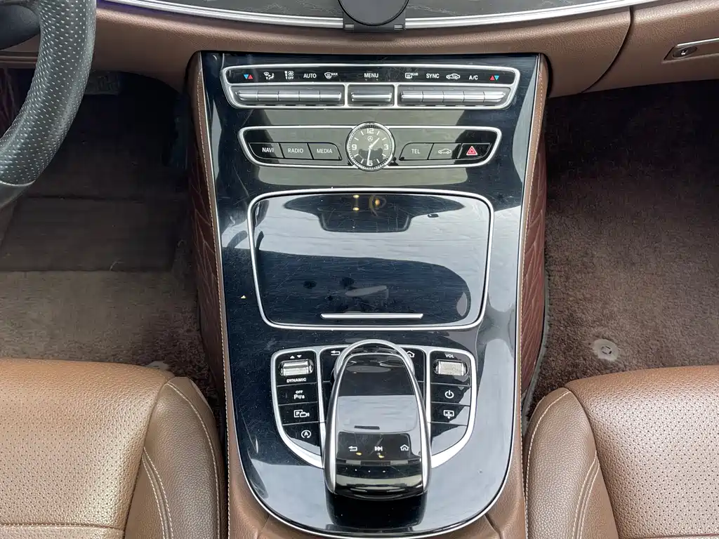 Mercedes-Benz E-Class — миниатюра 13