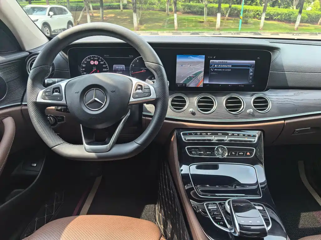 Mercedes-Benz E-Class — миниатюра 13