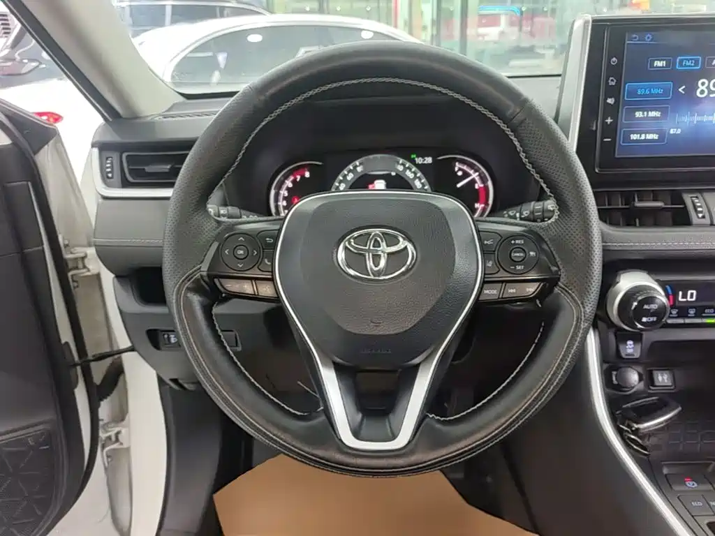 Toyota RAV4 — миниатюра 11