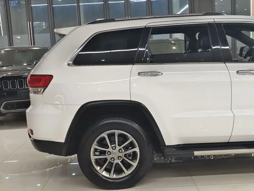 Jeep Grand Cherokee (Import) — миниатюра 18