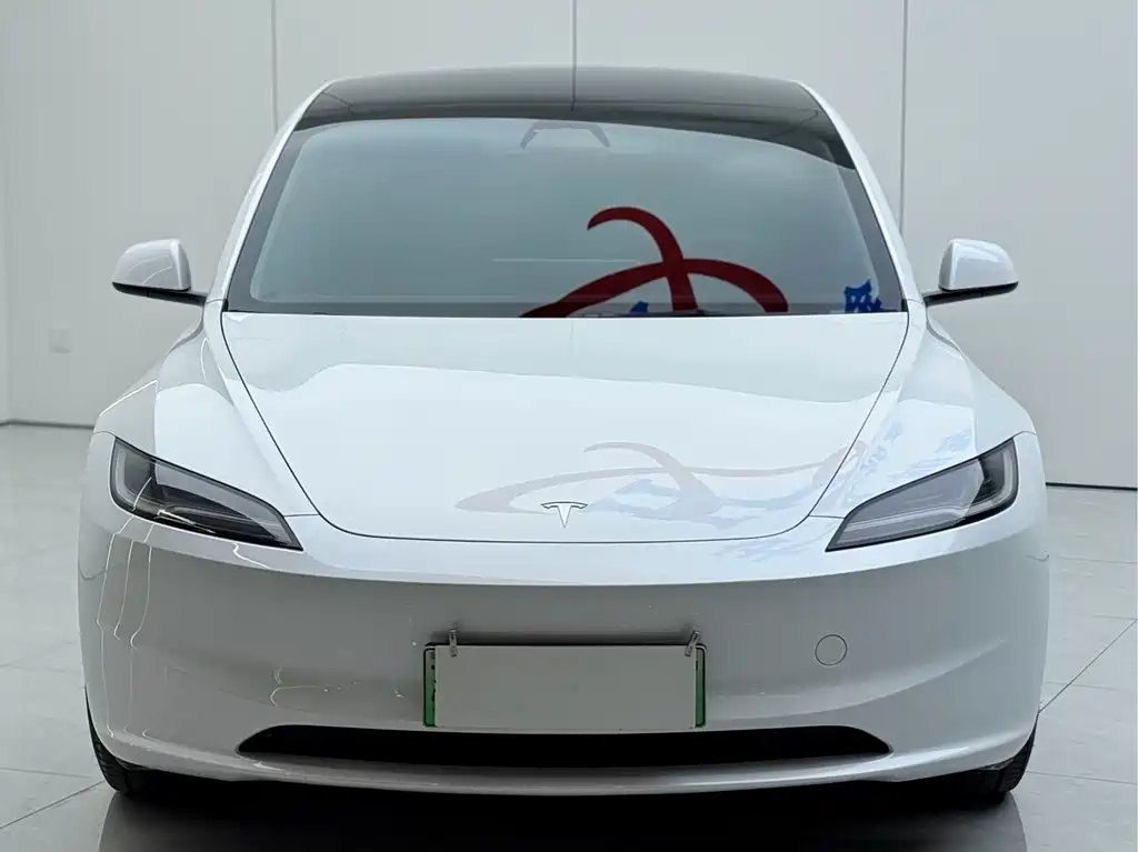 Tesla Model 3 — миниатюра 3
