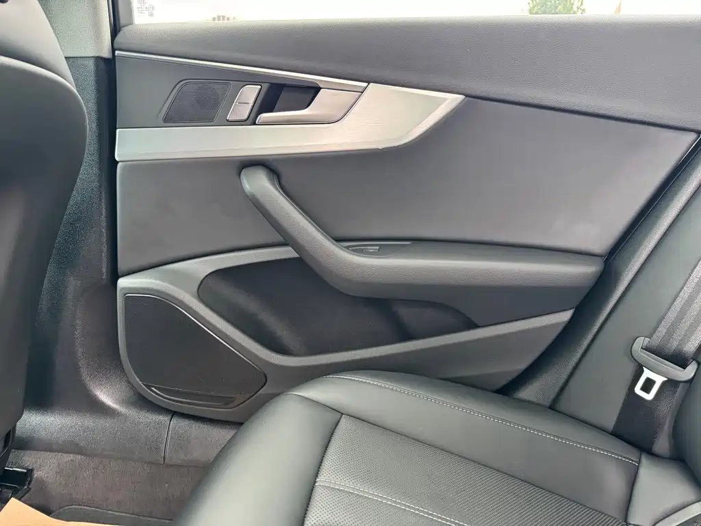 Audi A4L — миниатюра 18