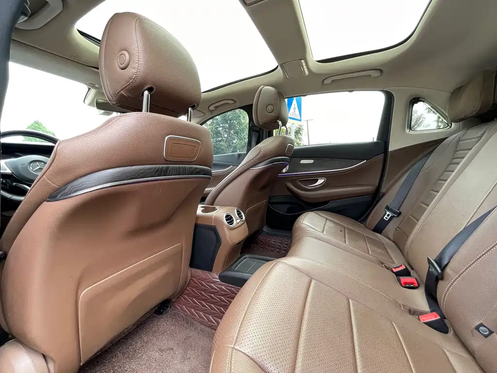 Mercedes-Benz E-Class — миниатюра 9