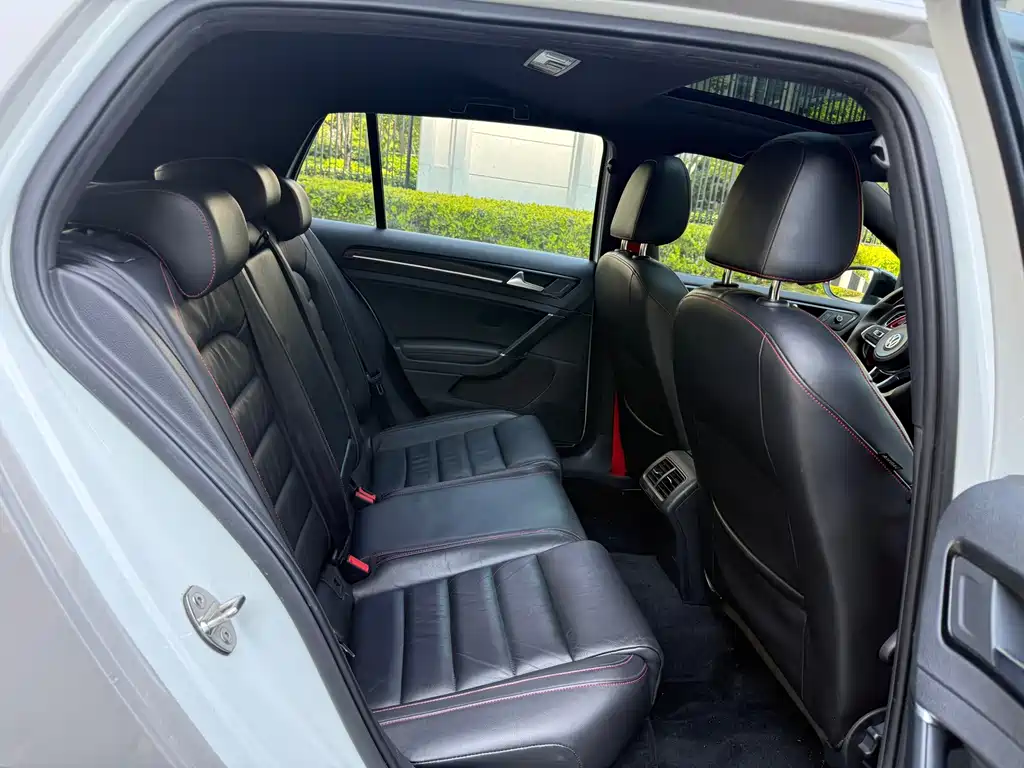 Volkswagen Golf GTI — миниатюра 14