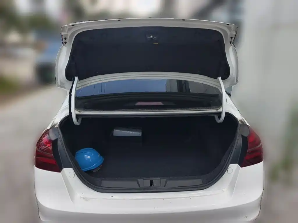 Geely Emgrand — миниатюра 10