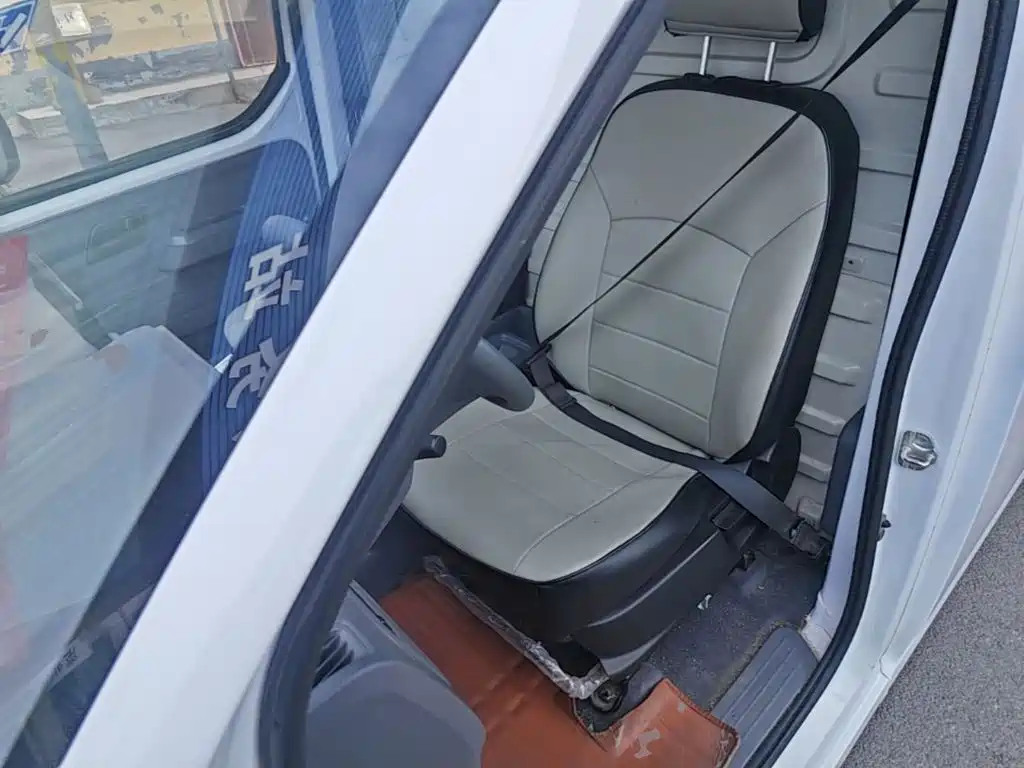 Wuling Yangguang — миниатюра 15