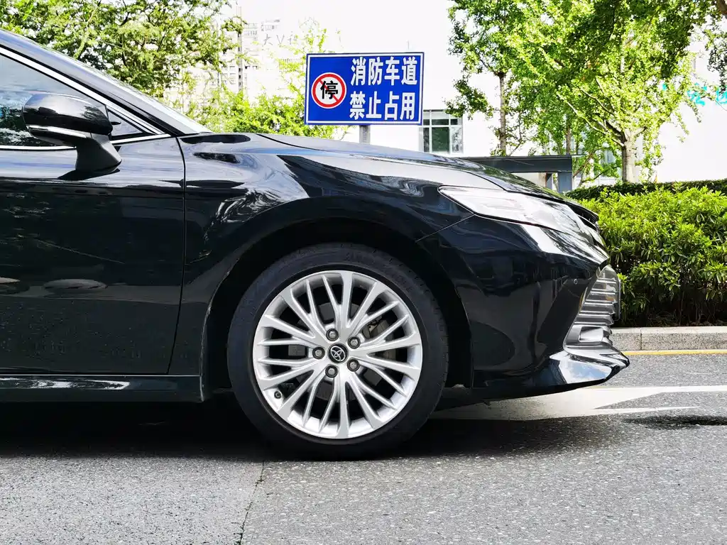Toyota Camry — миниатюра 8
