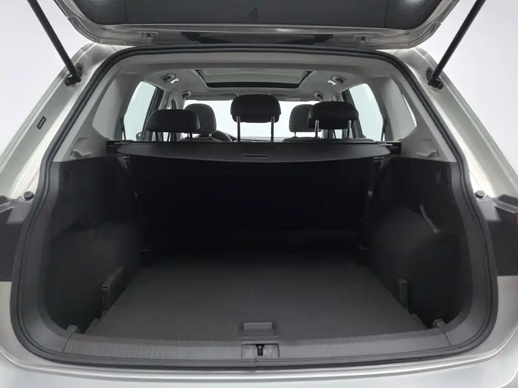 Volkswagen Tiguan L — миниатюра 16
