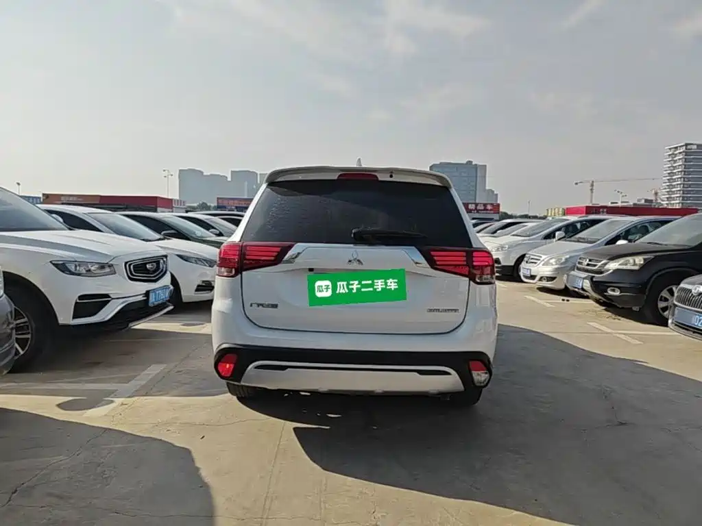 Mitsubishi Outlander — миниатюра 6