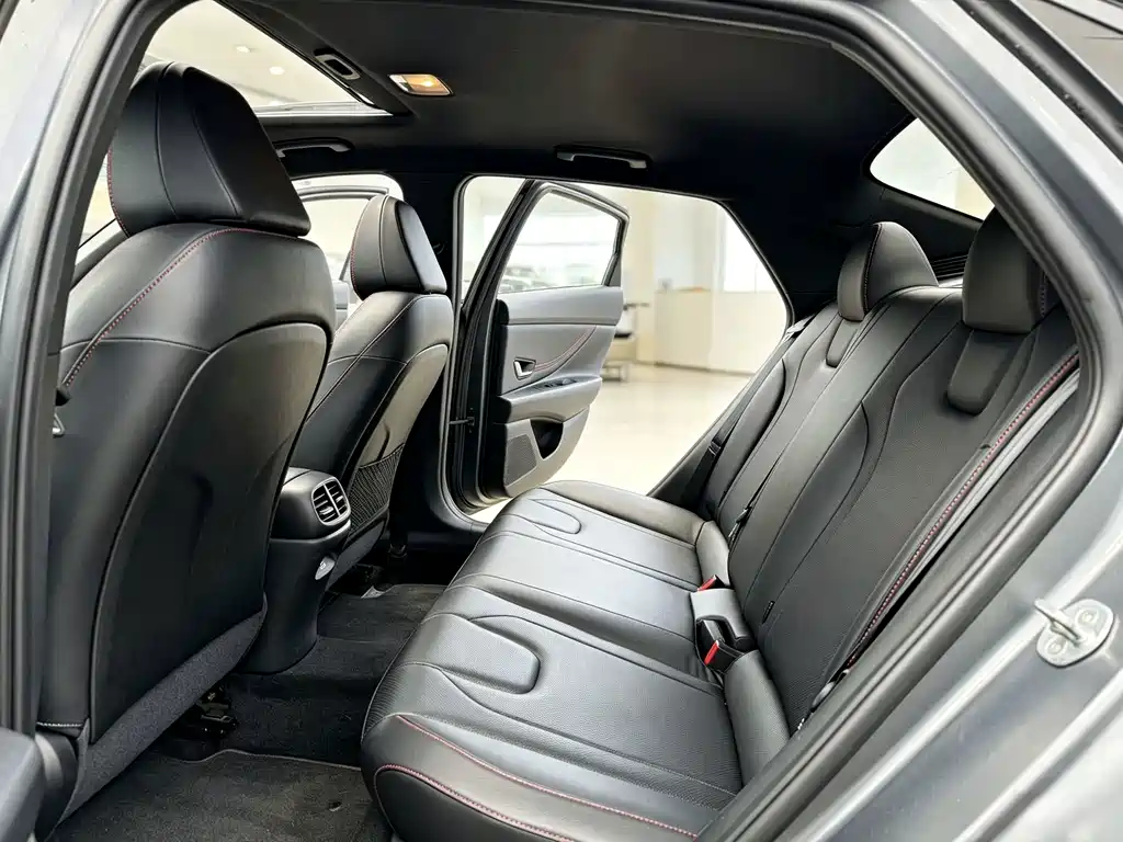 Hyundai Elantra — миниатюра 8