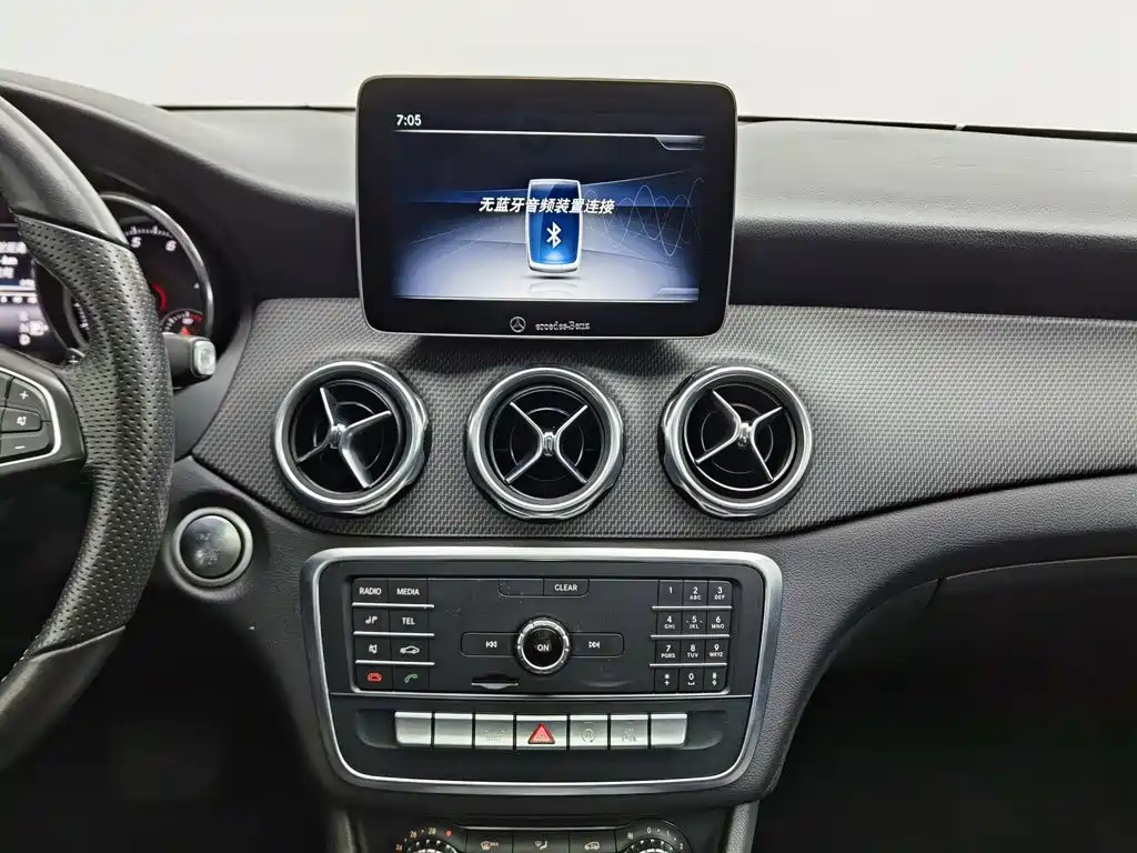 Mercedes-Benz GLA — миниатюра 12