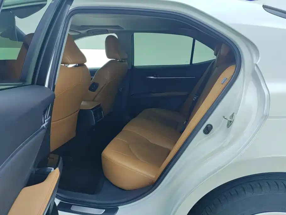 Toyota Camry — миниатюра 11