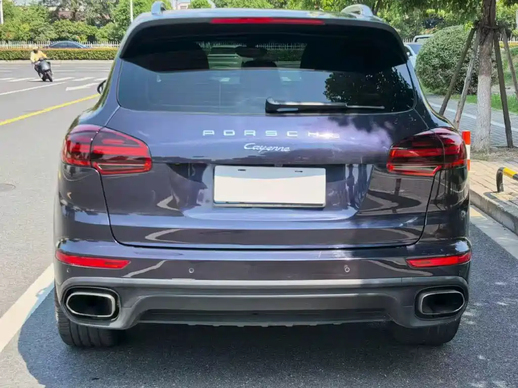 Porsche Cayenne — миниатюра 5