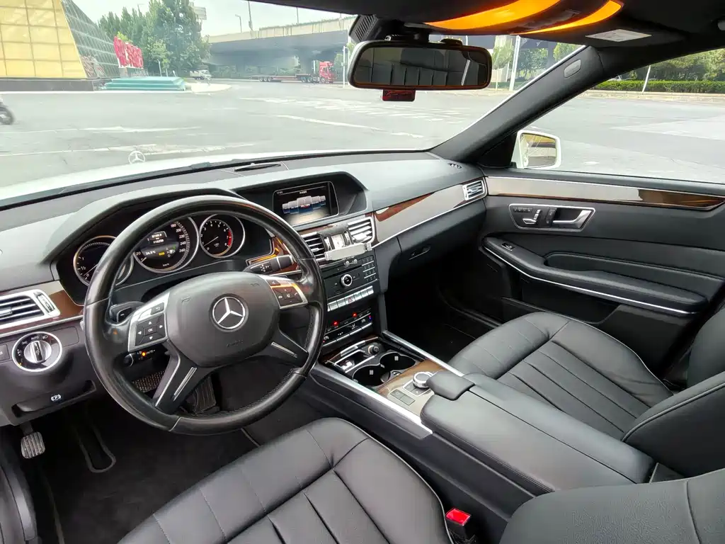 Mercedes-Benz E-Class — миниатюра 14