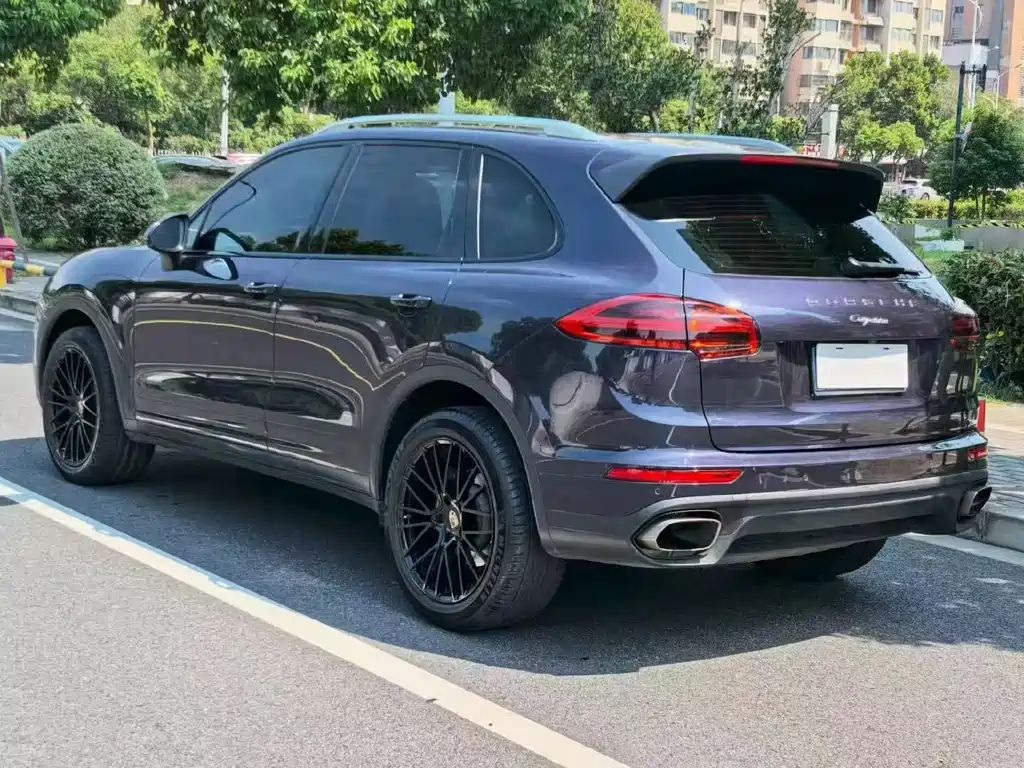 Porsche Cayenne — миниатюра 4