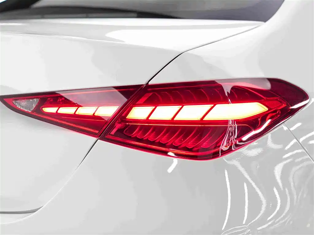 Mercedes-Benz C-Class — миниатюра 13