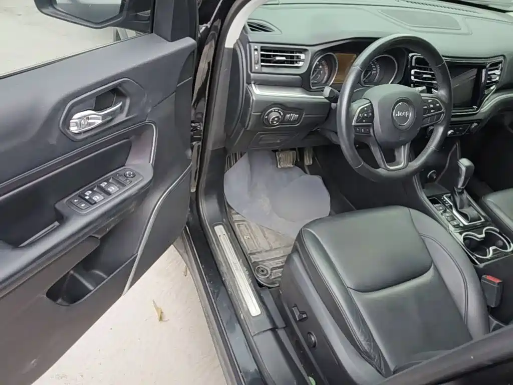 Jeep Commander — миниатюра 16