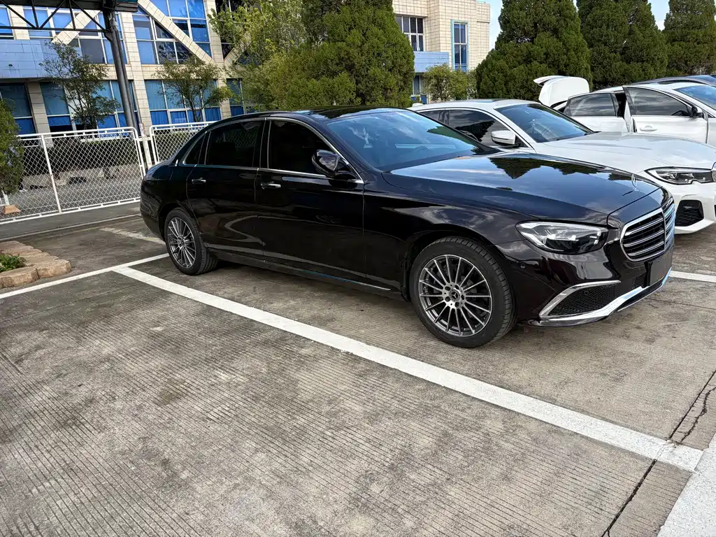 Mercedes-Benz E-Class — миниатюра 2