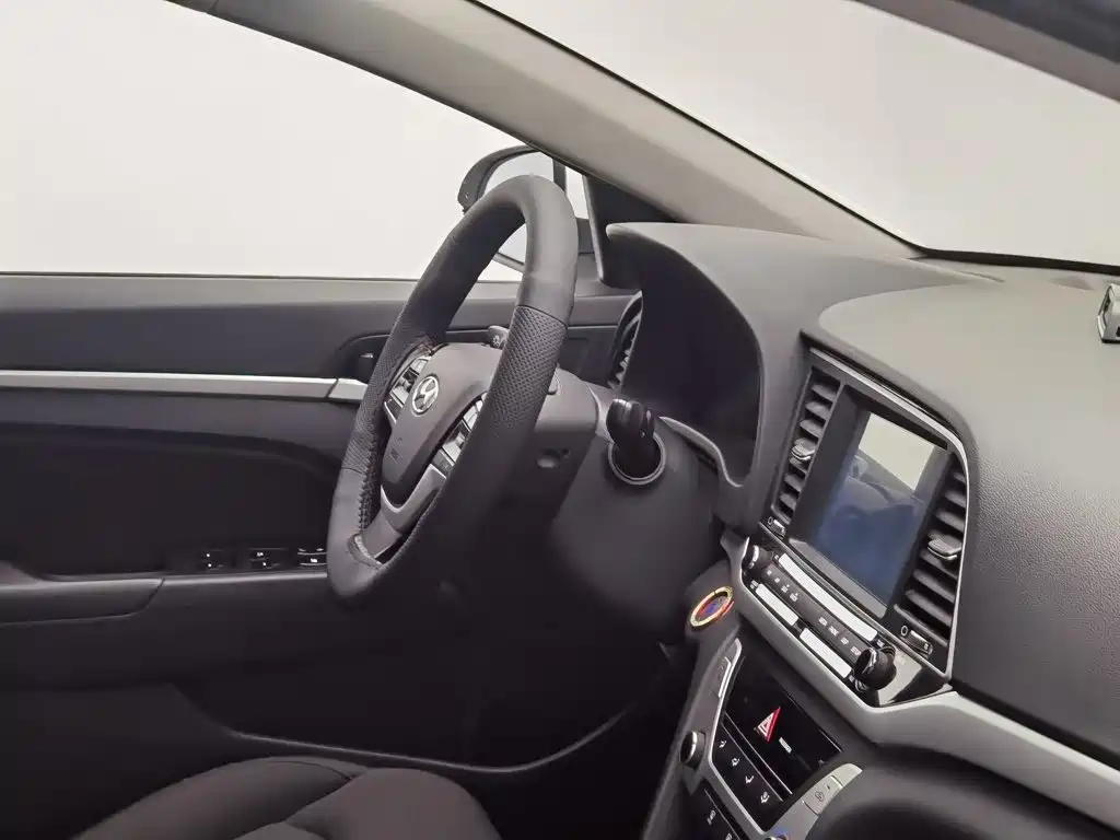 Hyundai Elantra — миниатюра 22