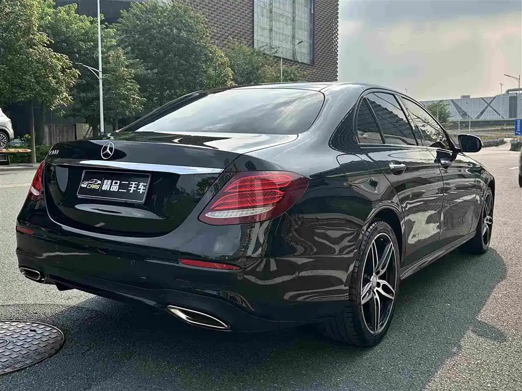 Mercedes-Benz E-Class — миниатюра 7