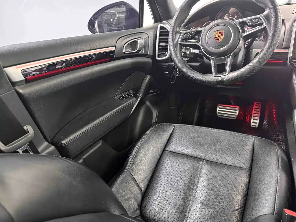 Porsche Cayenne — миниатюра 17