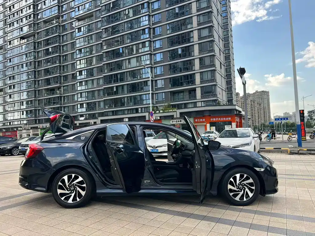 Honda Civic — миниатюра 8