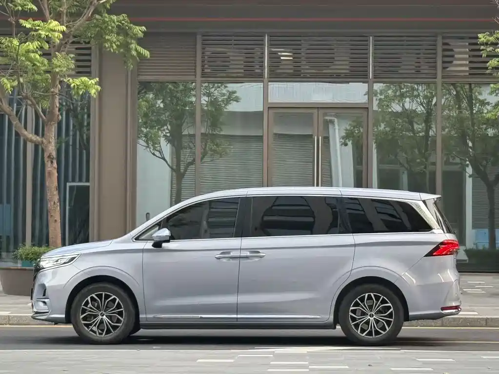 Roewe iMAX8 New Energy — миниатюра 10