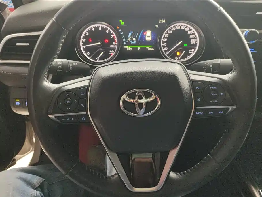 TOYOTA CAMRY
