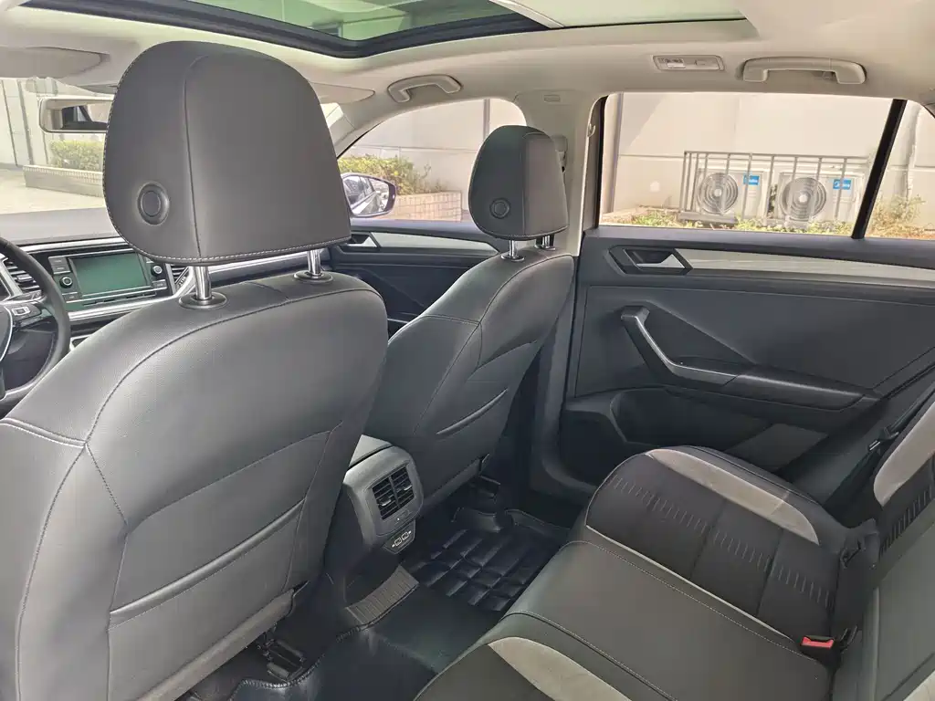 Volkswagen T-Roc — миниатюра 9