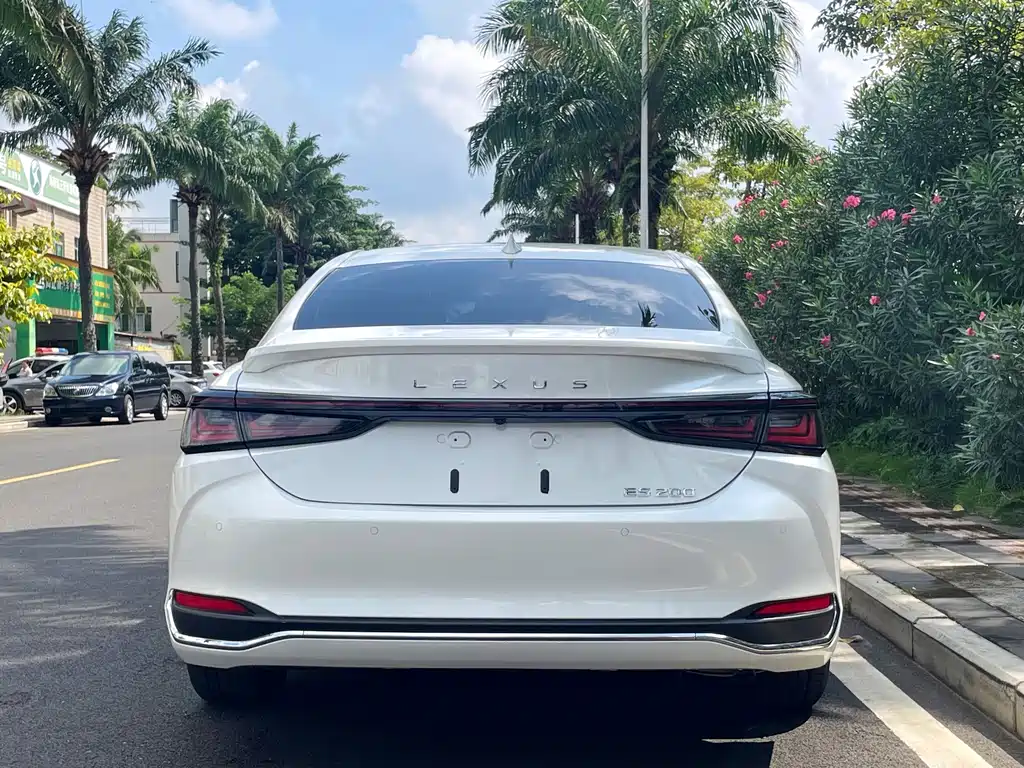 Lexus ES — миниатюра 8