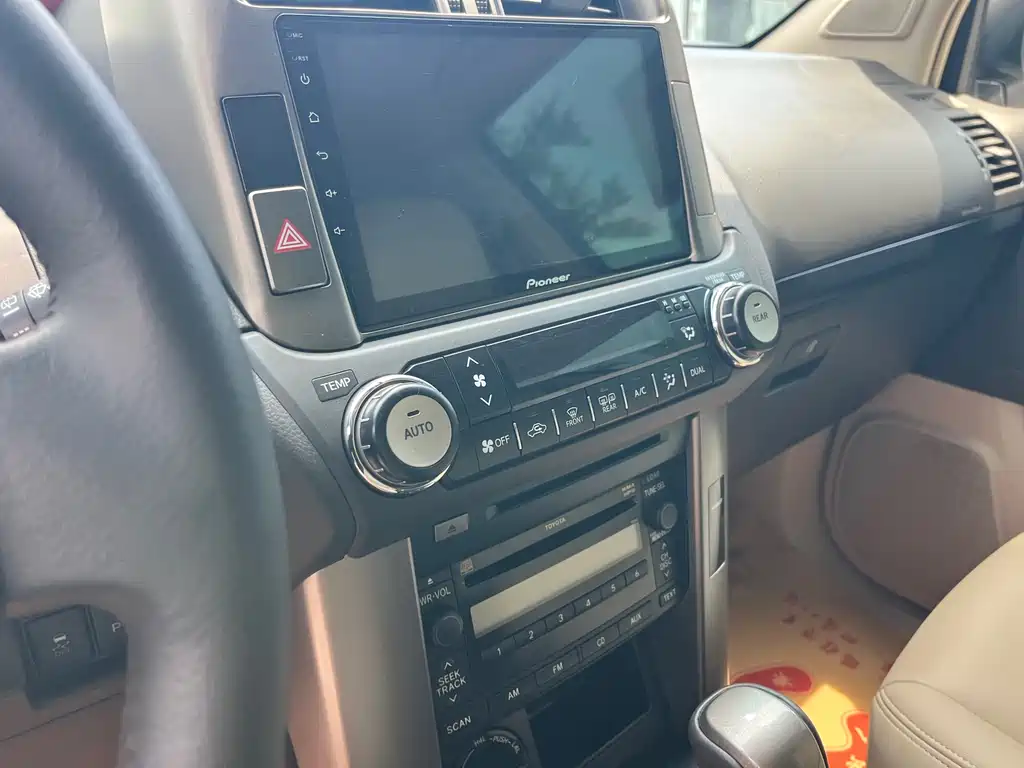 Toyota Land Cruiser Prado 2010 2.7L AT Standard