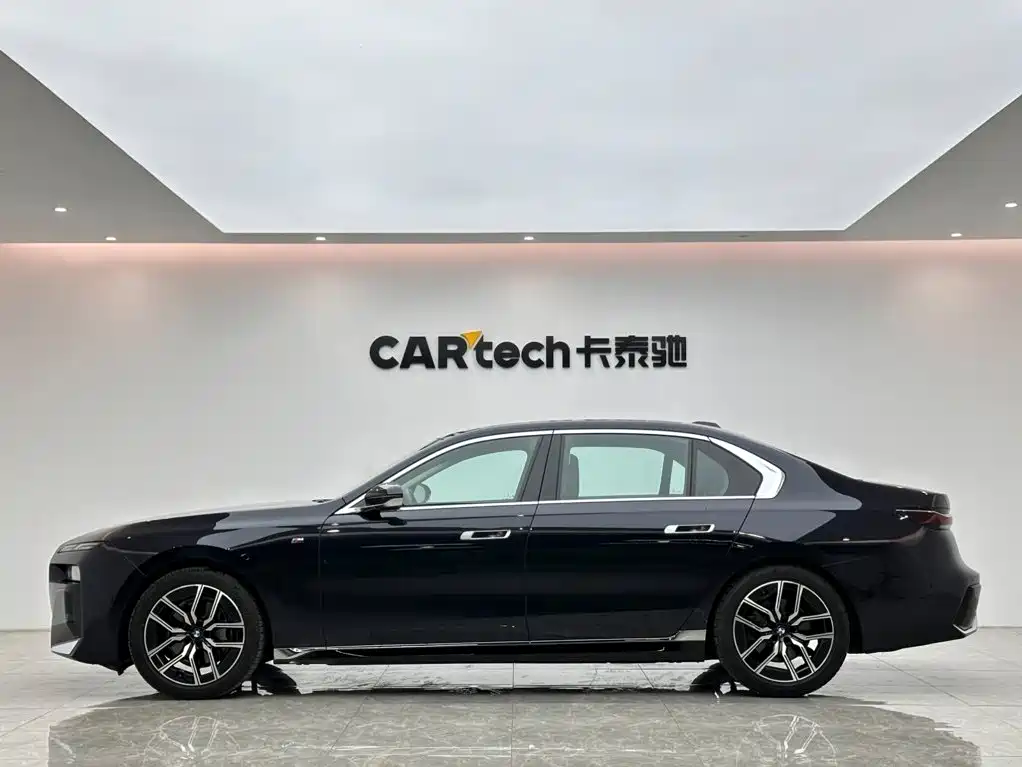 BMW 7 Series — миниатюра 2